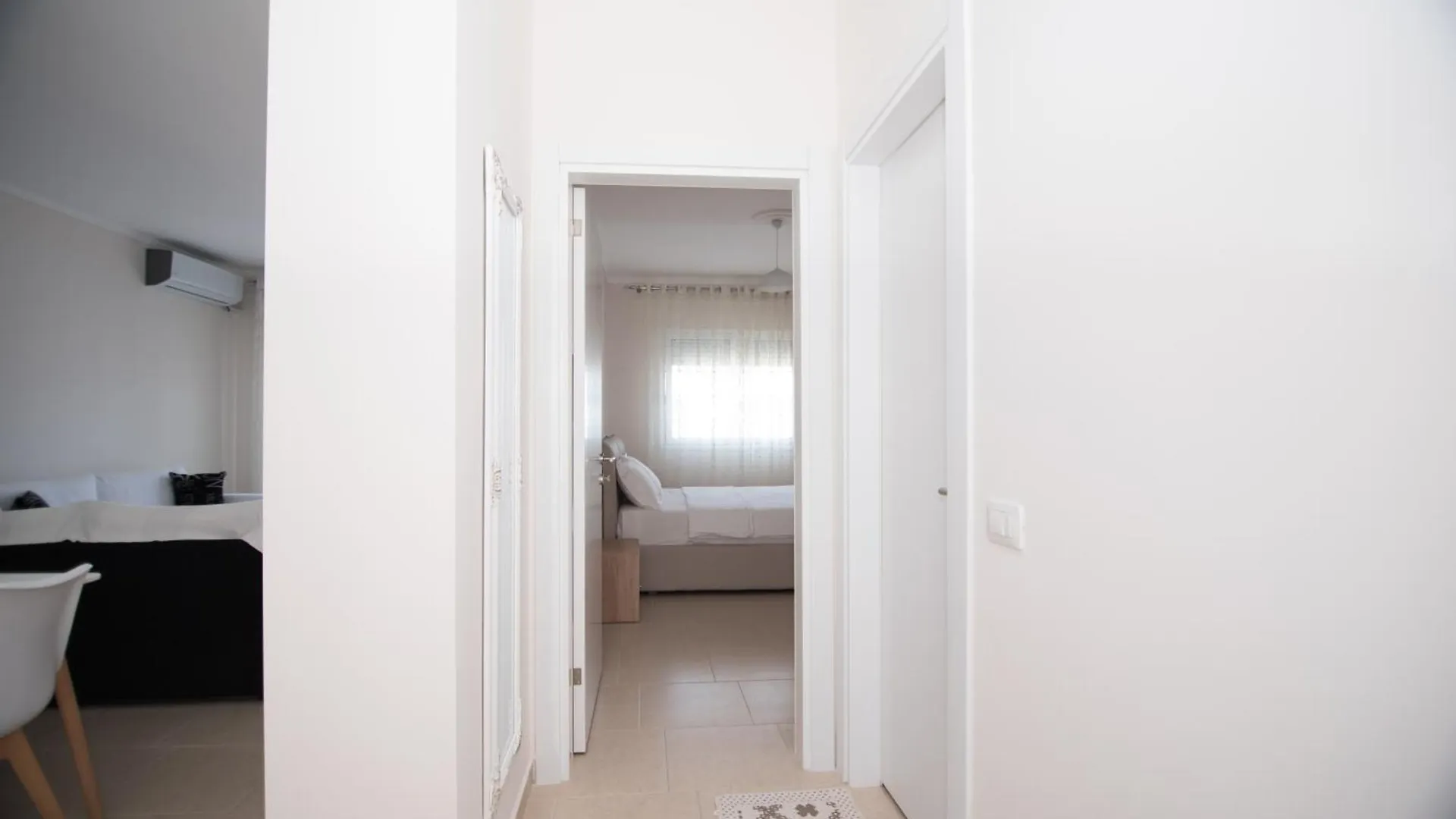 Vlora Ar - Modern Condo Perfectly Located 0*, Vlorë